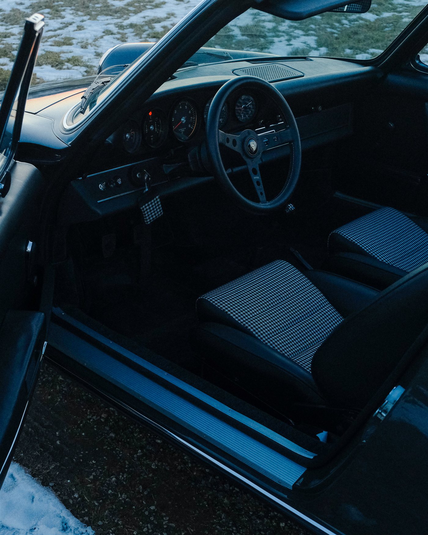 Period-correct Porsche 911 interior by Banyan Motors